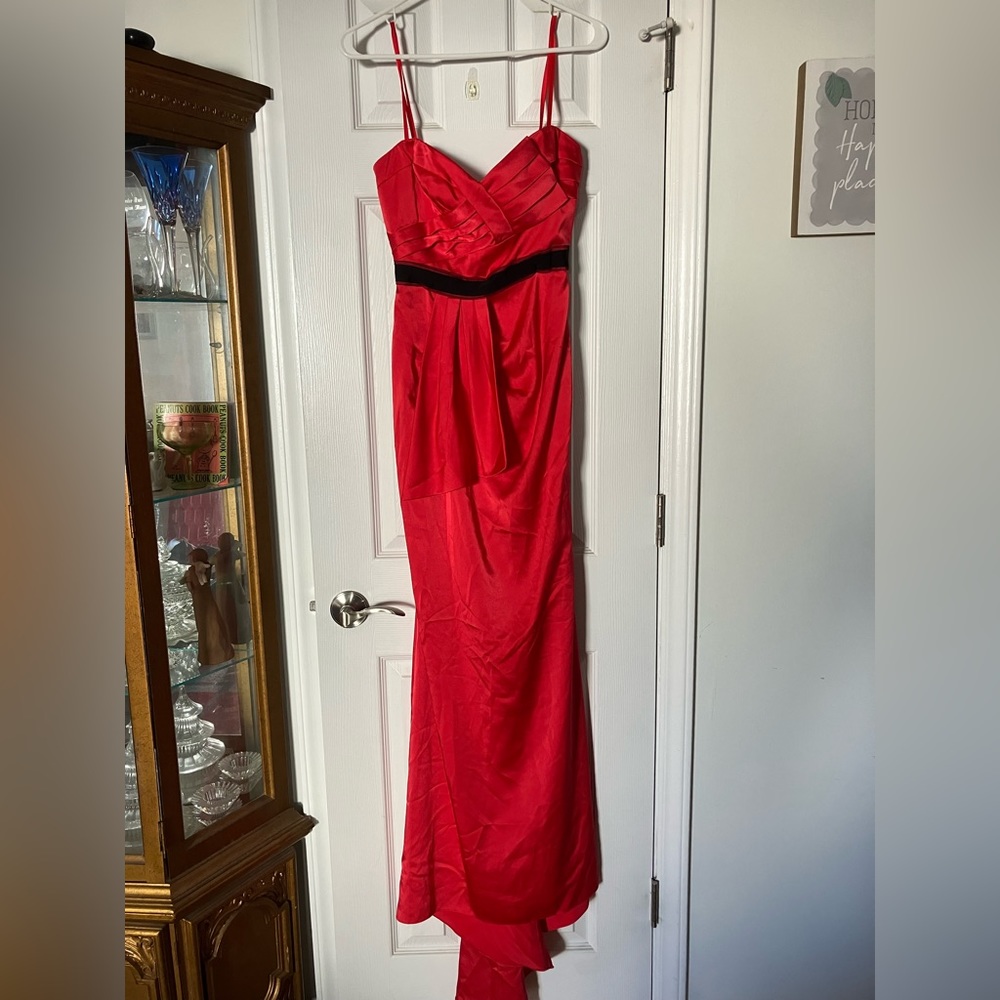 This Red floor length ball gown, is a size 4 and the brand is BCBG Maxazria